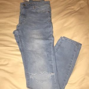 Light wash skinny jeans